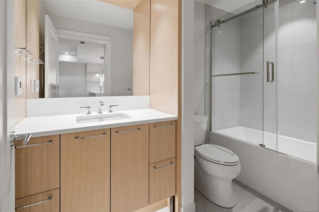 listing image 16048729009005428944