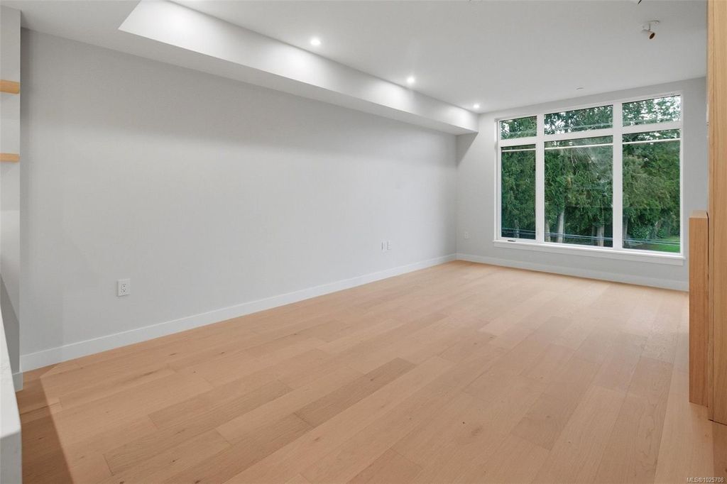 listing image 16048829824600974018