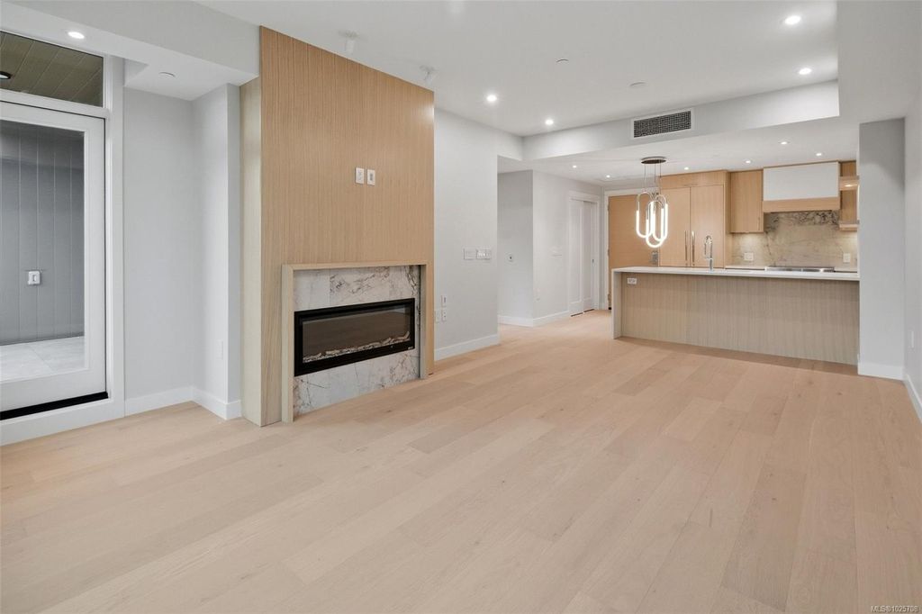 listing image 16047758496851820855