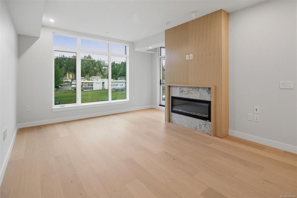 listing image 16046246880751736483