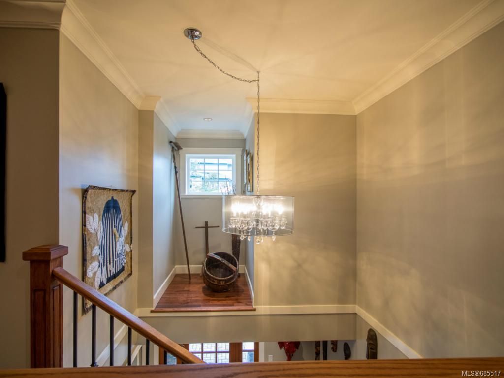listing image 16048908454745777675