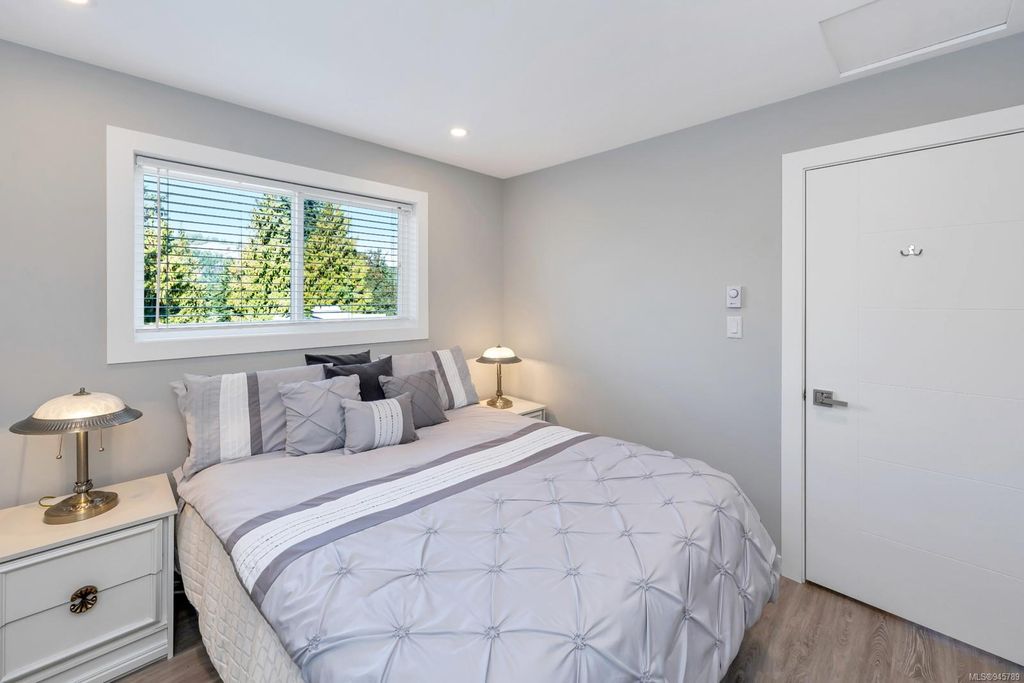 listing image 16046474172819646876