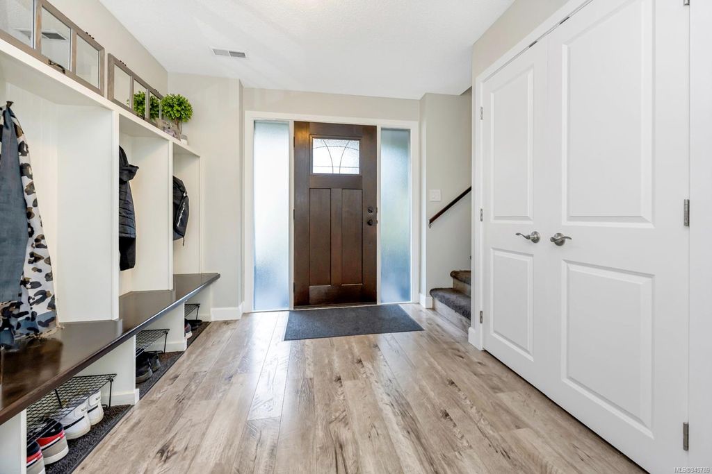 listing image 16041727951461852015