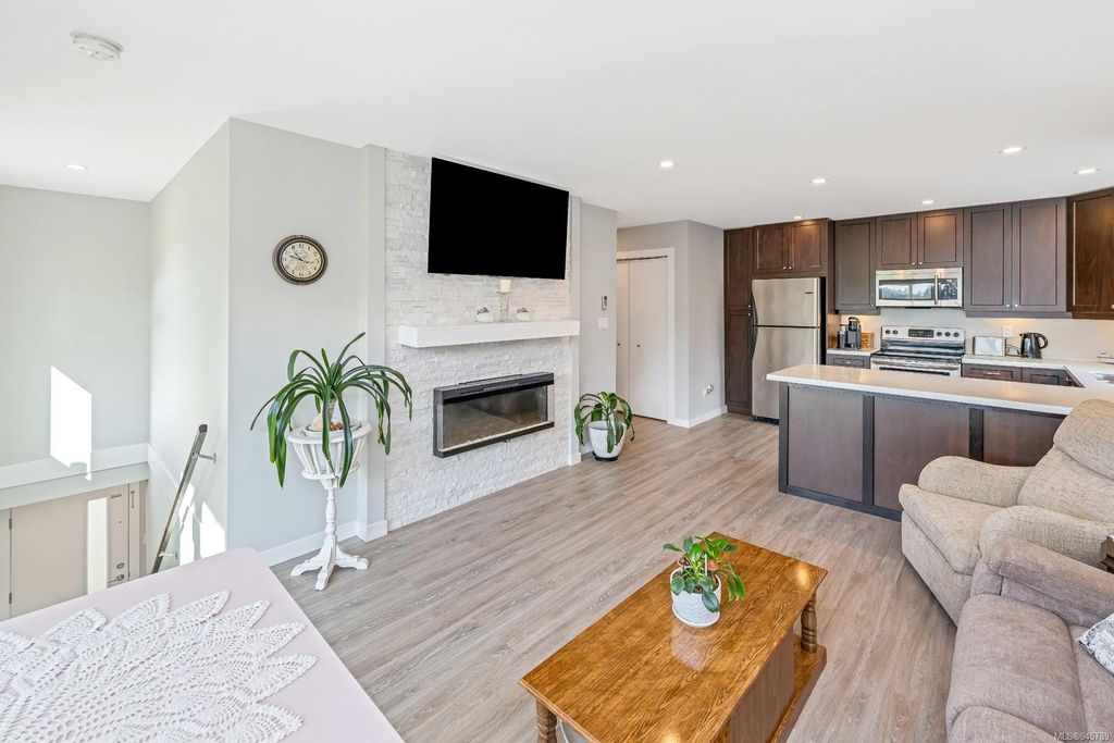 listing image 16045475196104778321