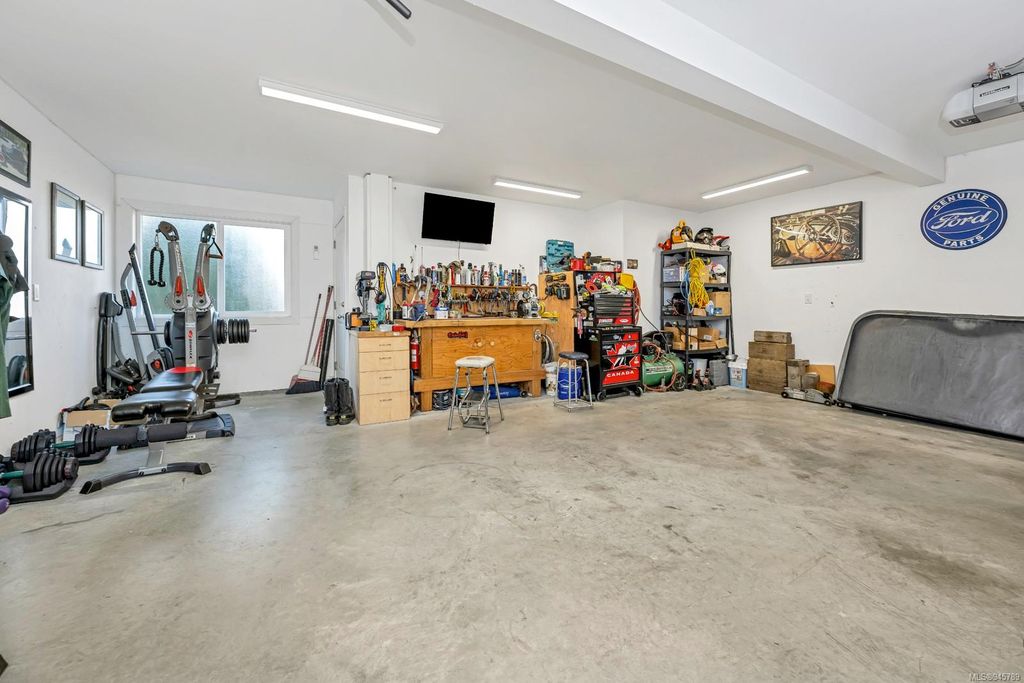 listing image 16040236575789162424