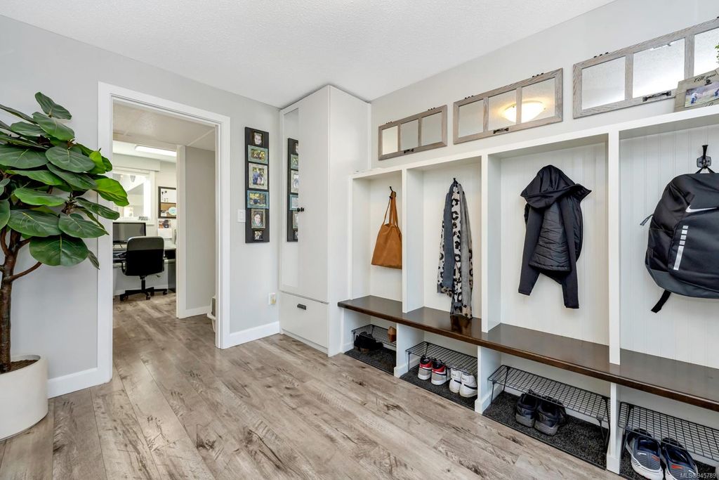listing image 16046034255524427288