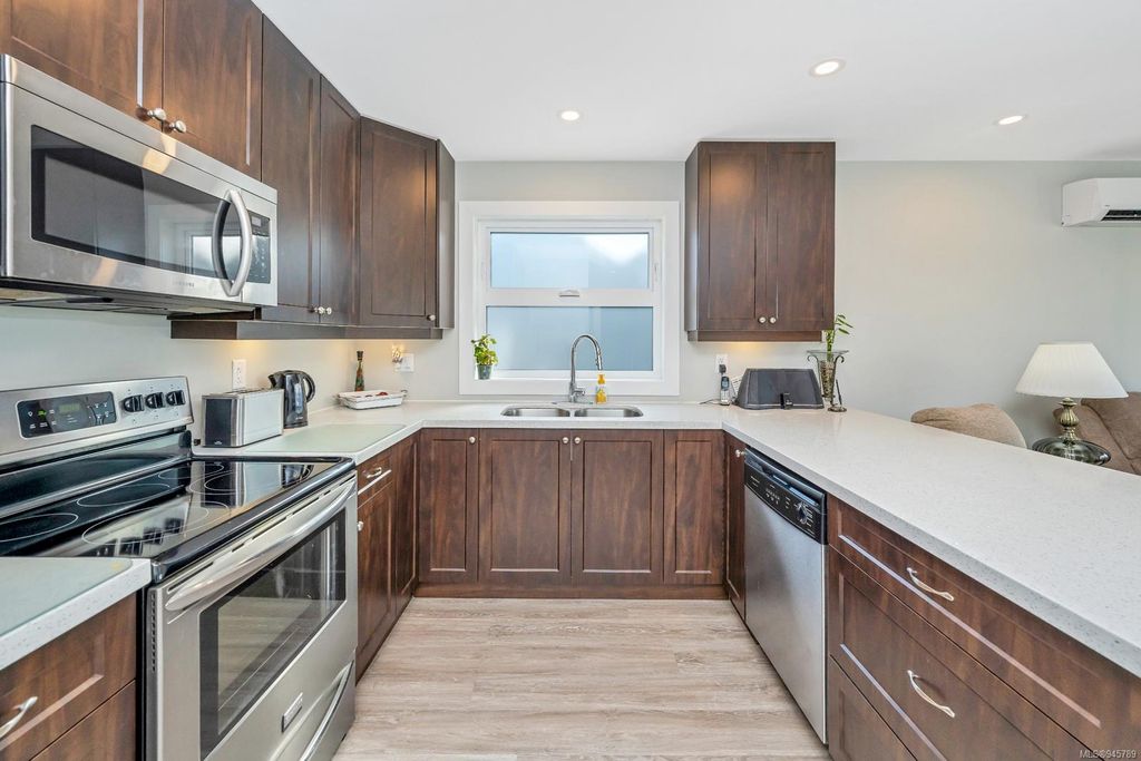 listing image 16042166004032128498