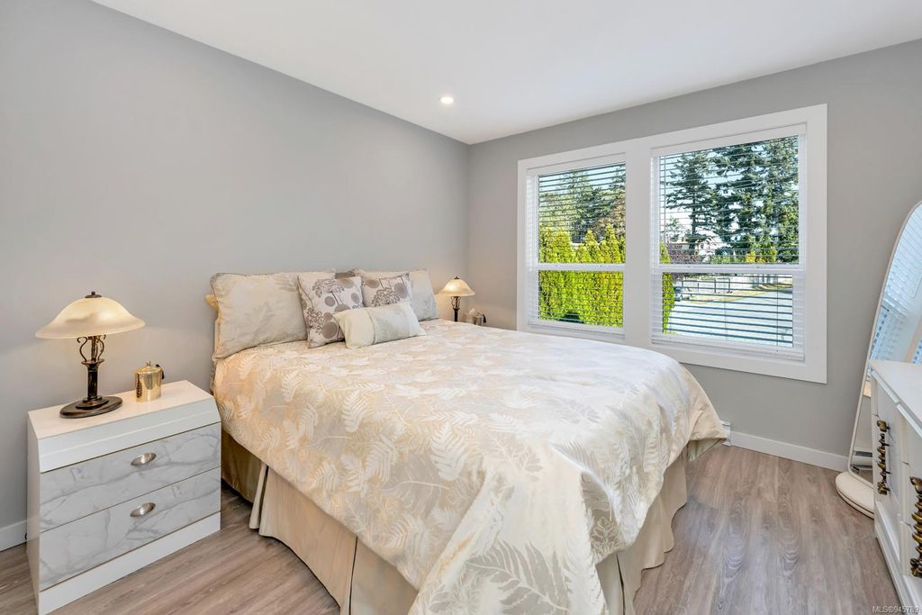 listing image 16049583201620946094