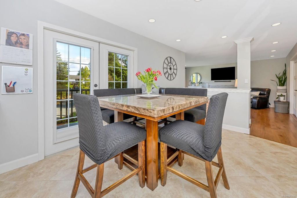 listing image 16041513837324752231