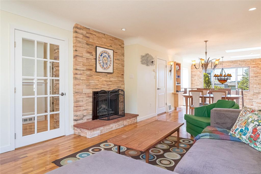 listing image 16048112344850683186