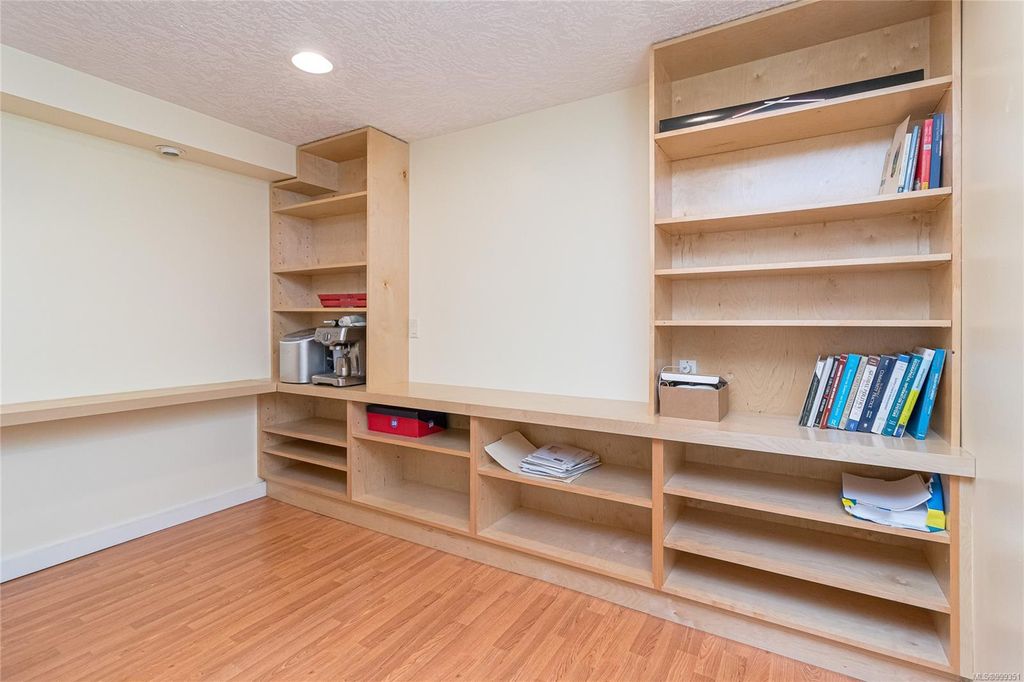 listing image 16045430622808627749