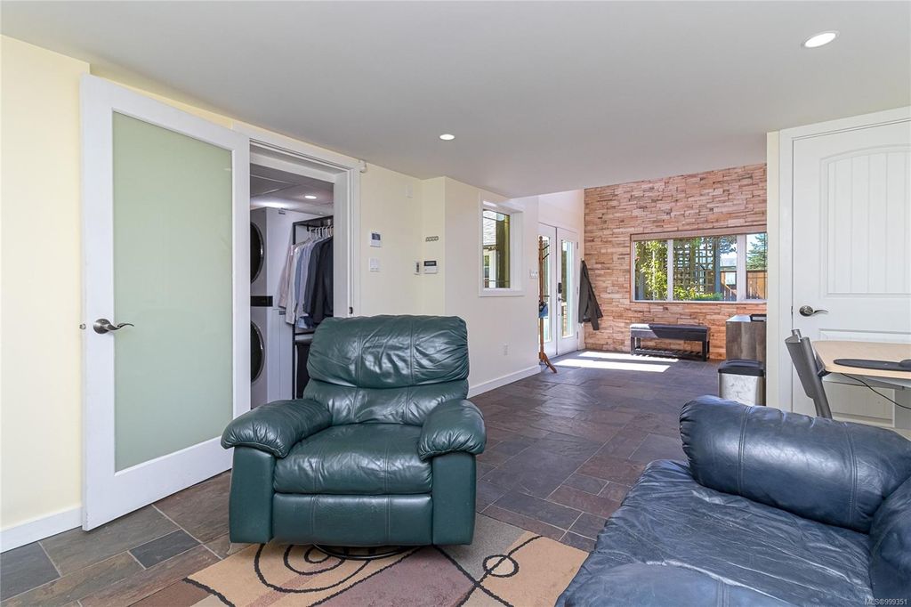 listing image 16040607147110969076