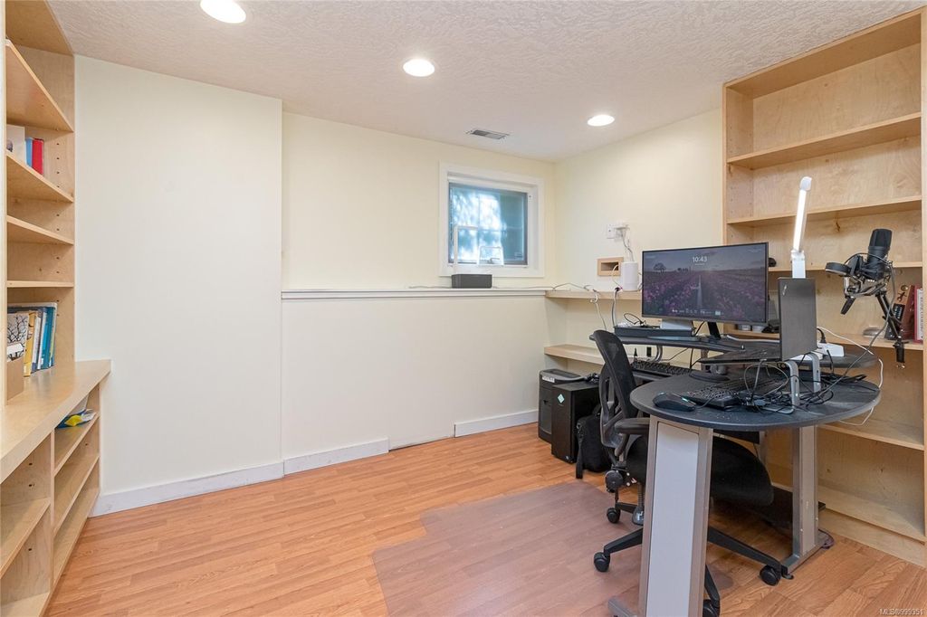 listing image 16046557712558511573