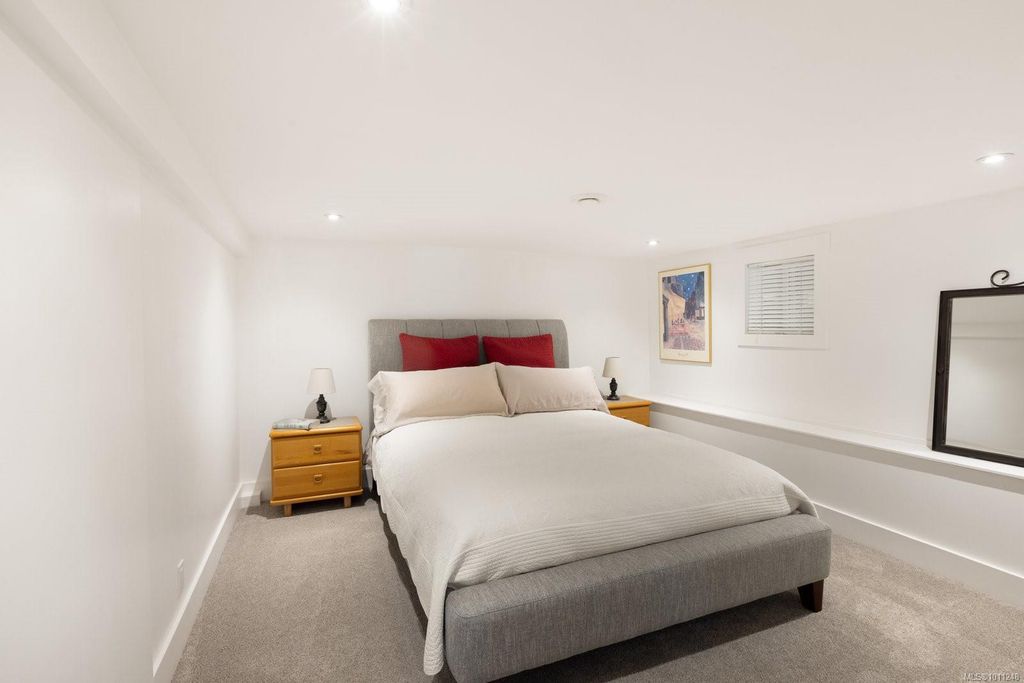 listing image 16044089689677378468