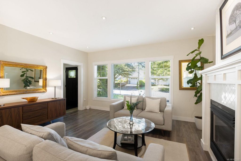 listing image 16046071717078782998