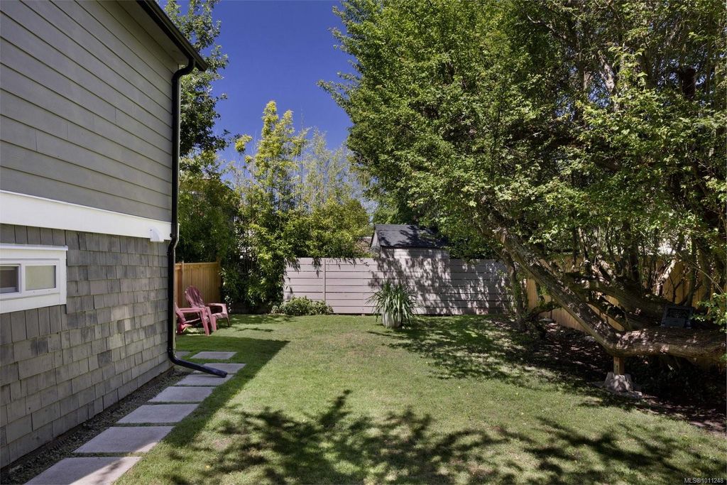 listing image 16041716480596752307