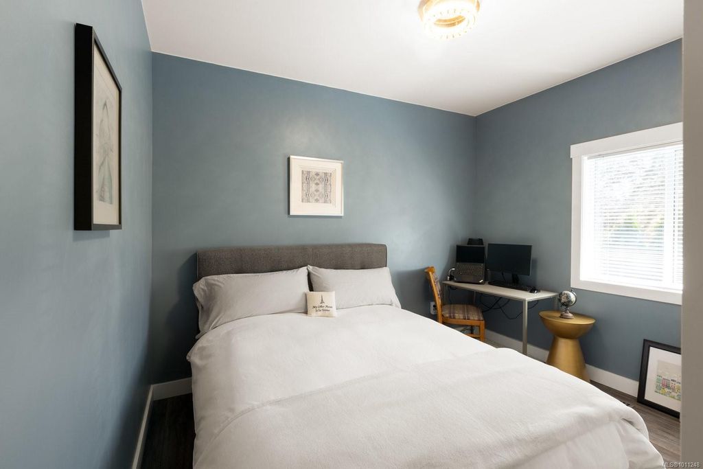 listing image 16049029729374153882