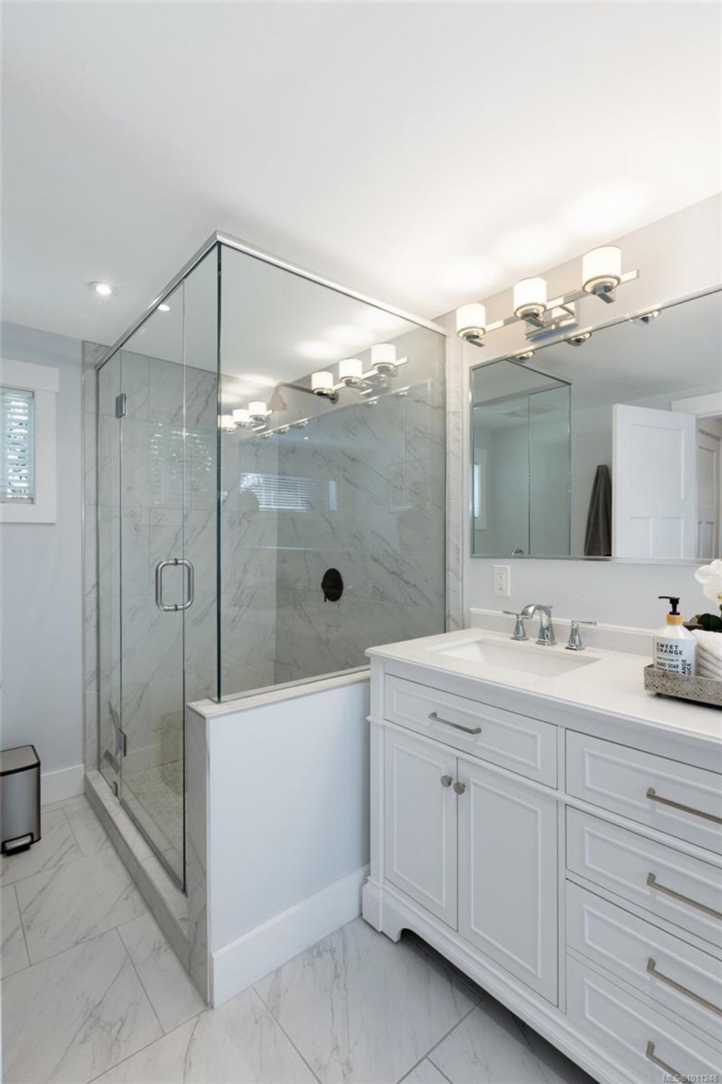 listing image 16047606216096515600