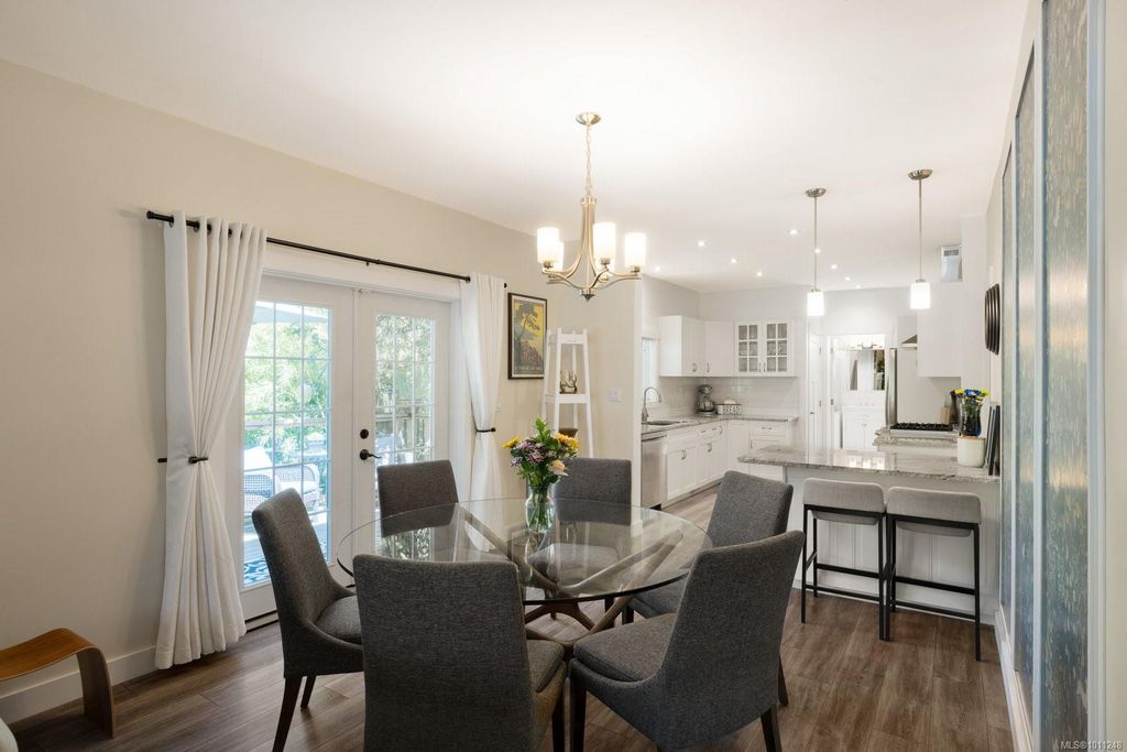 listing image 16049325059683325244