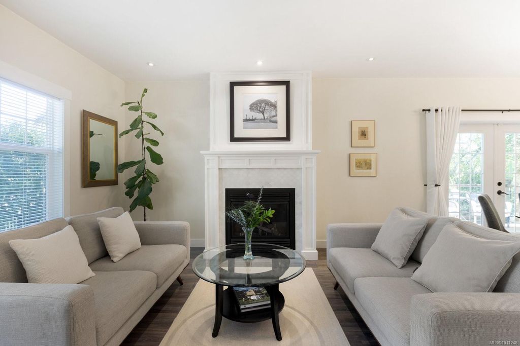 listing image 16049548544352527871