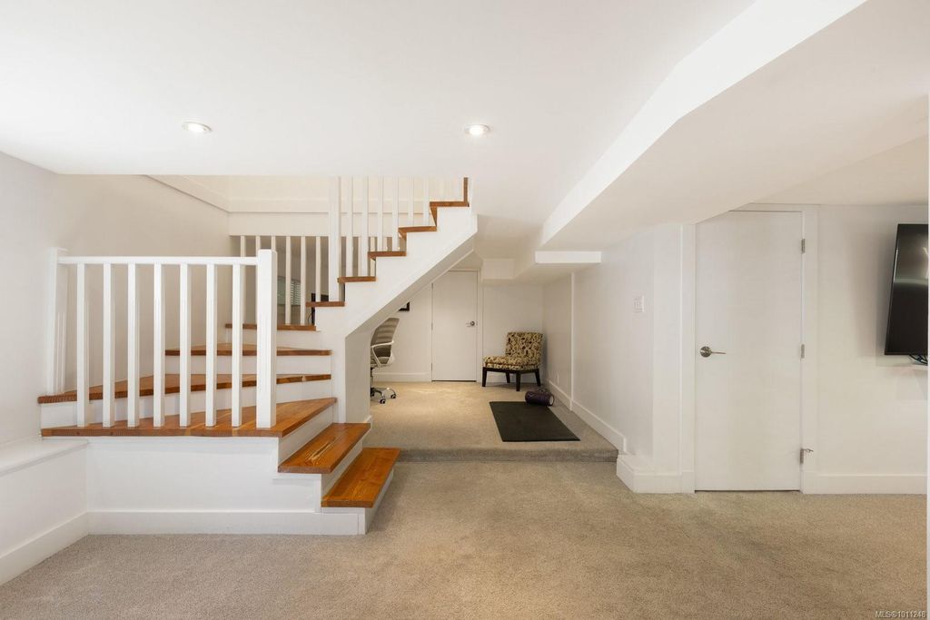 listing image 16041160178747849681