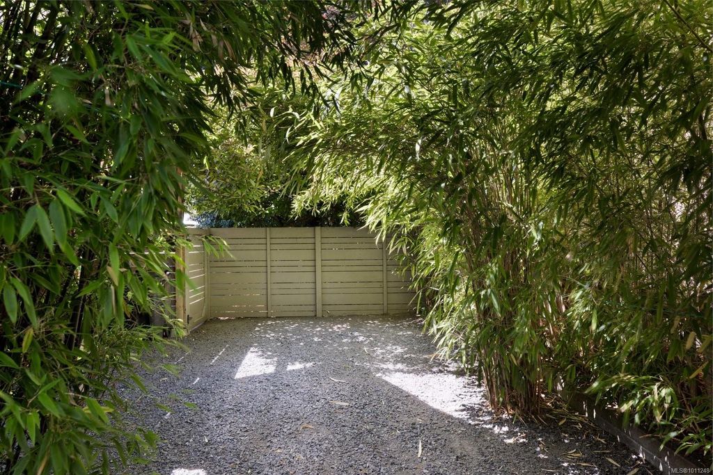 listing image 16042684054623969158