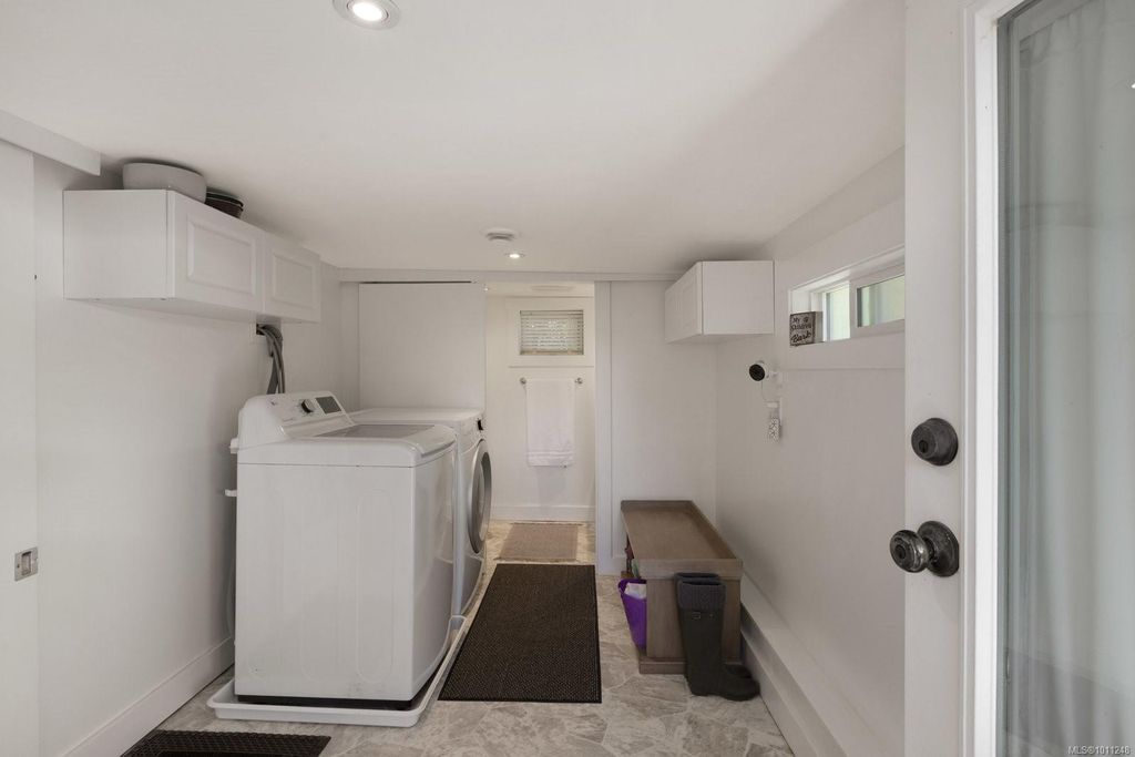 listing image 16042182959685871610