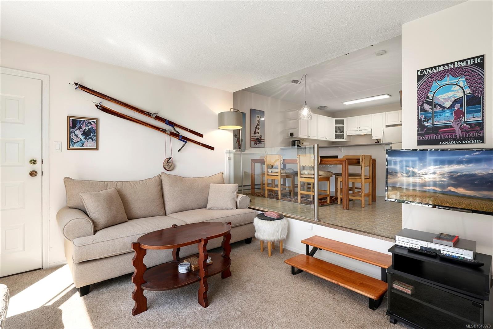687 Castle Crag Cres 1