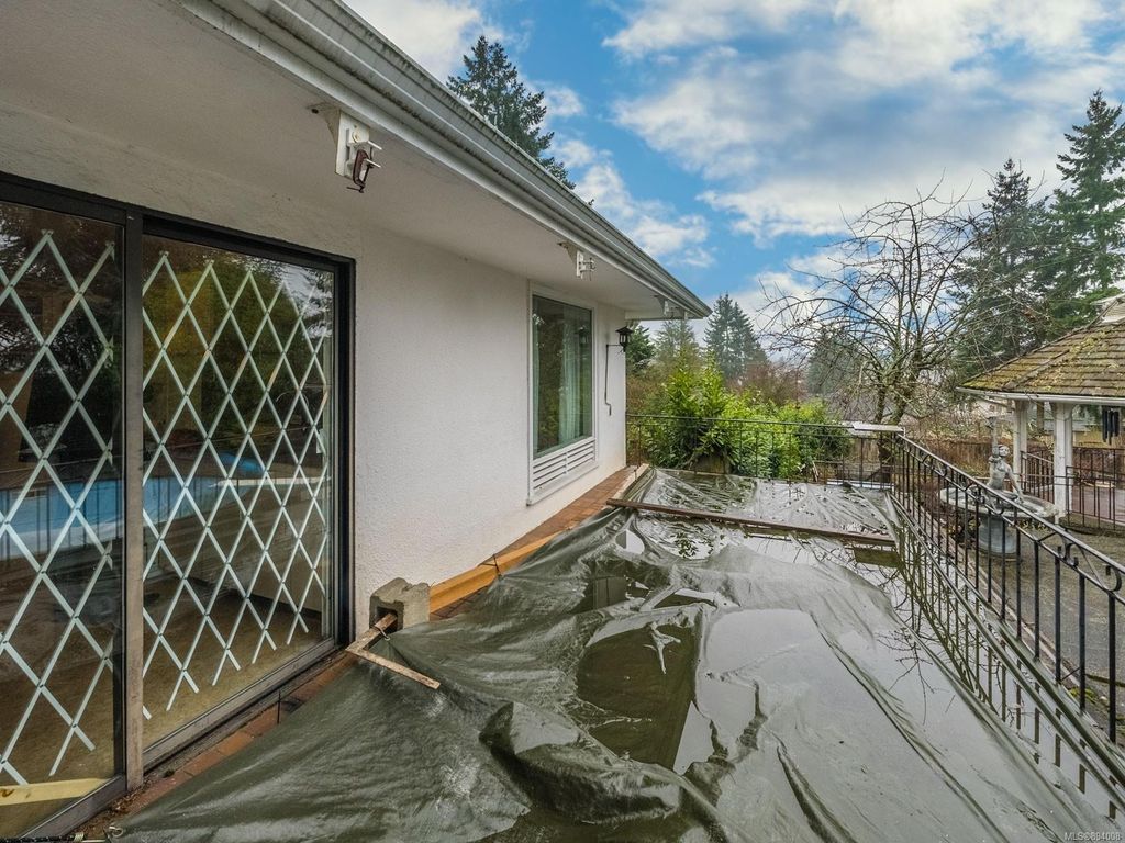 listing image 16043699313010