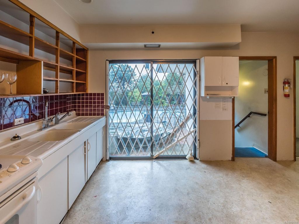 listing image 16044213377679