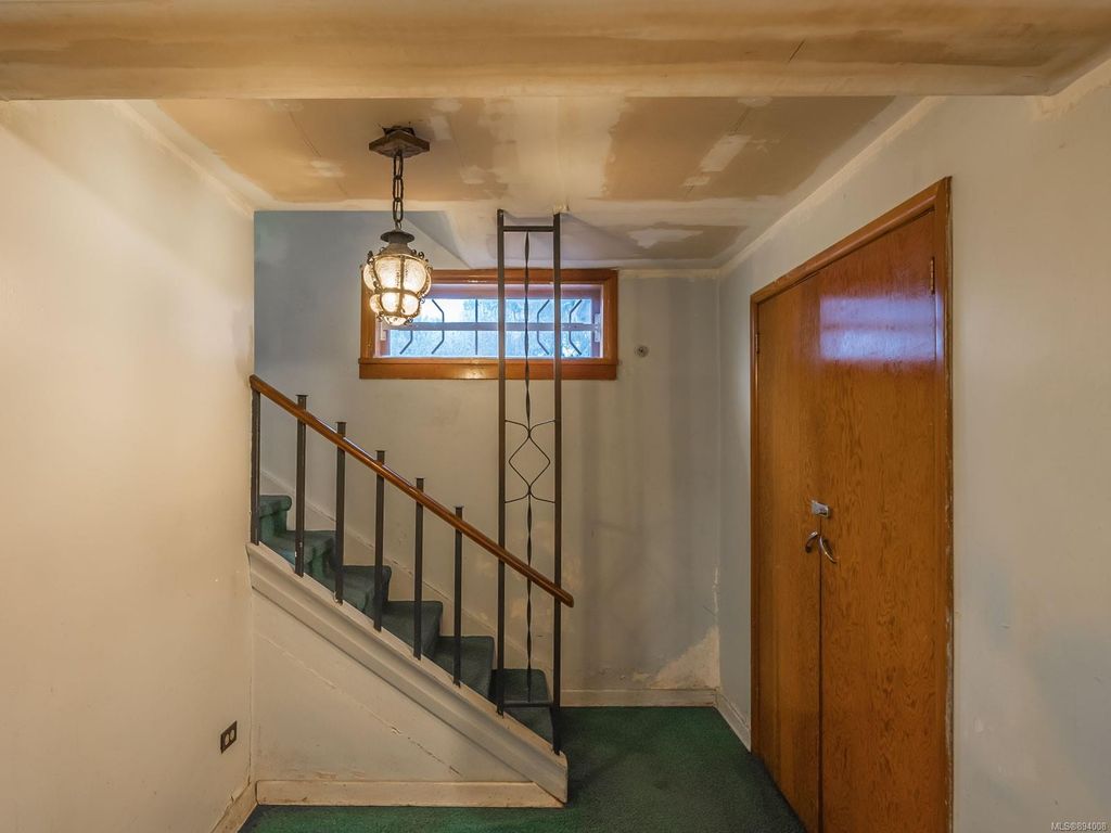 listing image 16041846062904