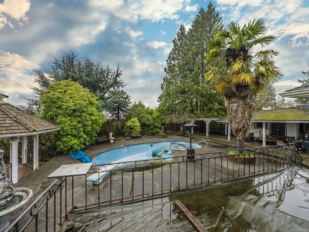 listing image 16043985504107