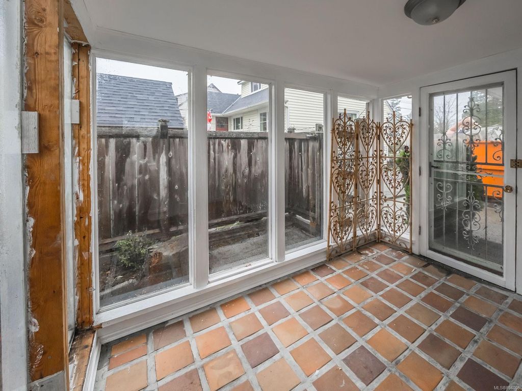 listing image 16043726990084