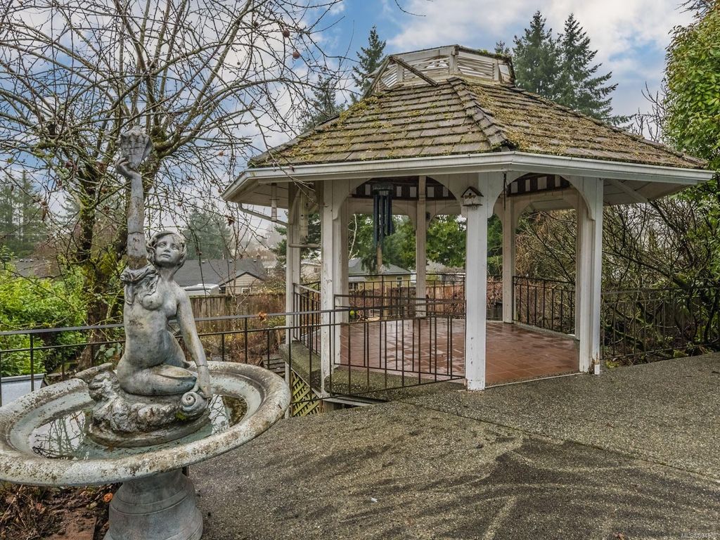 listing image 16043492582396