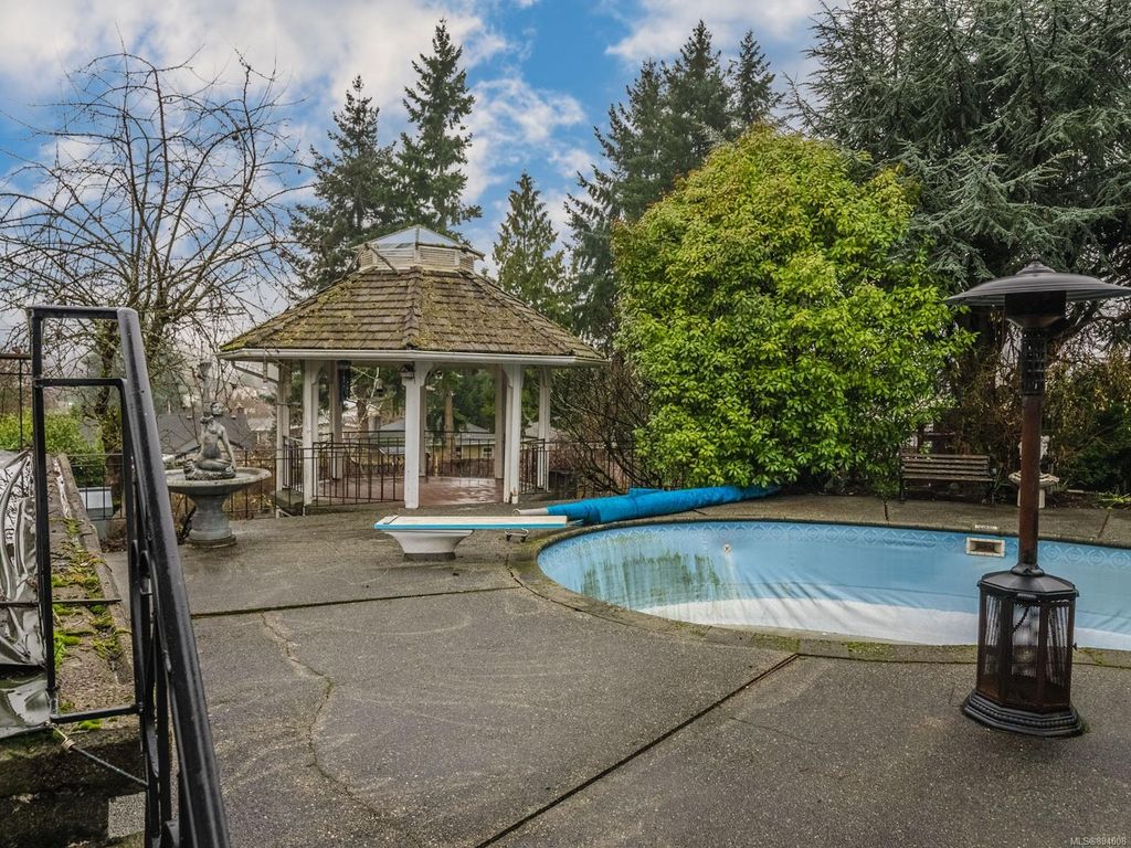 listing image 16042584704634