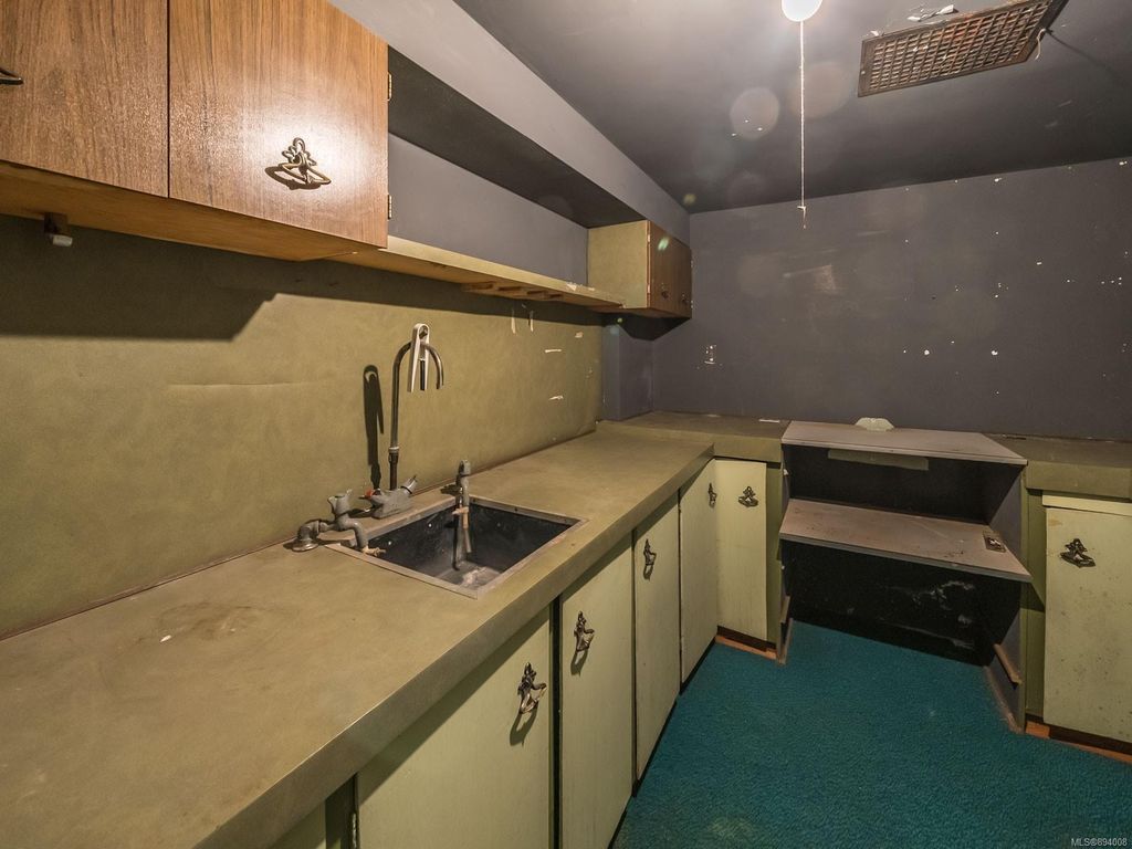 listing image 16042774455453