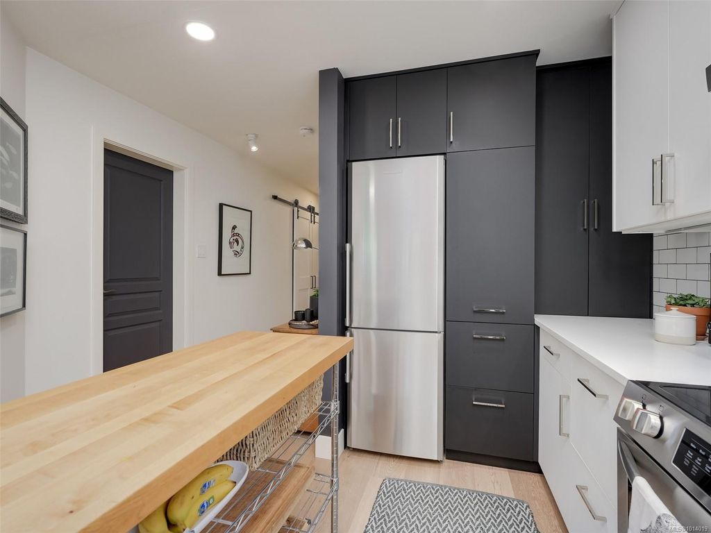 listing image 16046314684375996607