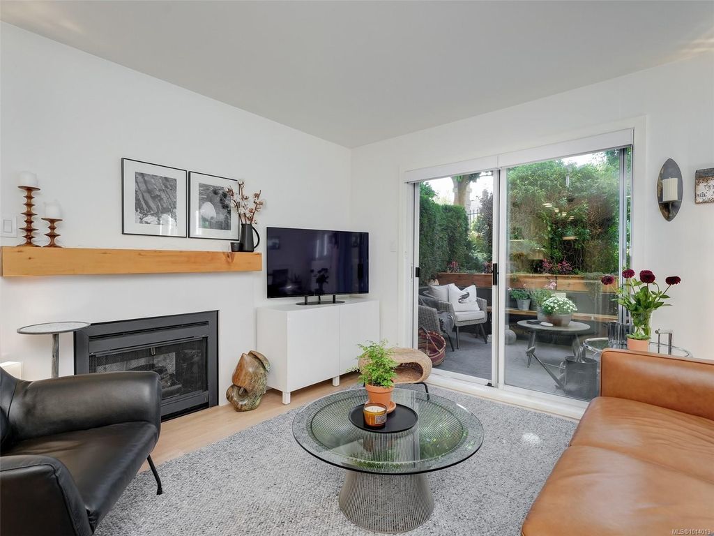 listing image 16041289819063650049