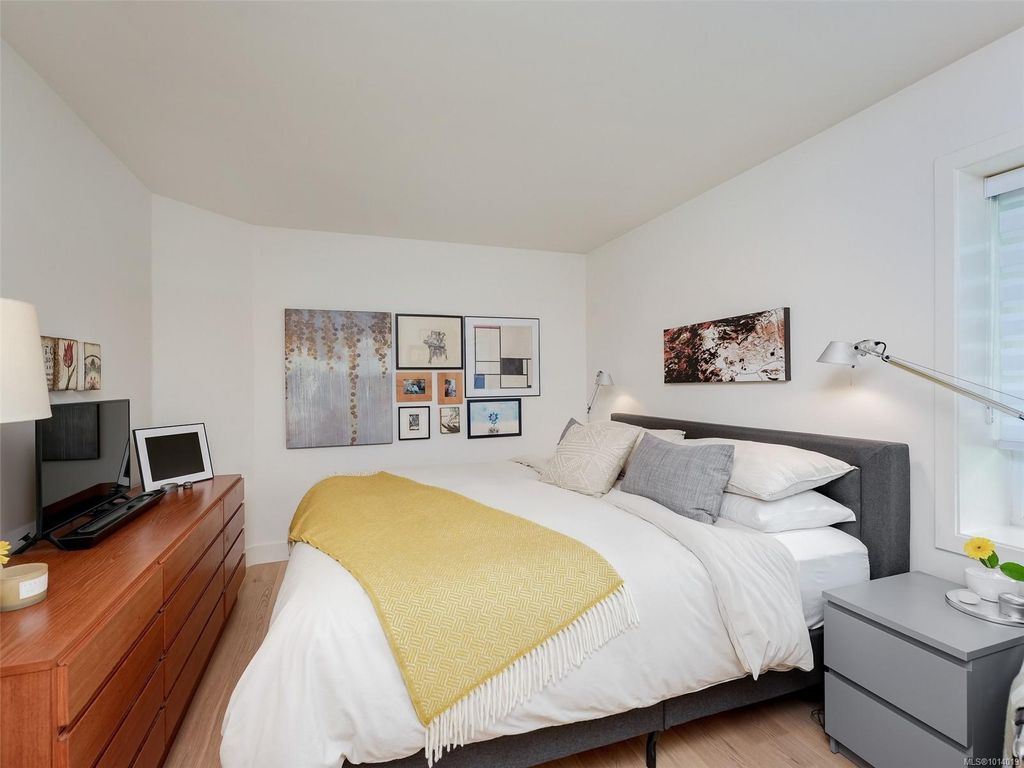 listing image 16046405479886739176