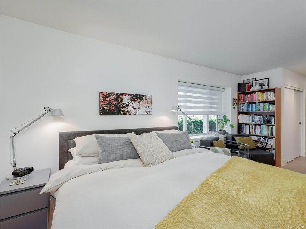 listing image 16047507503518089409