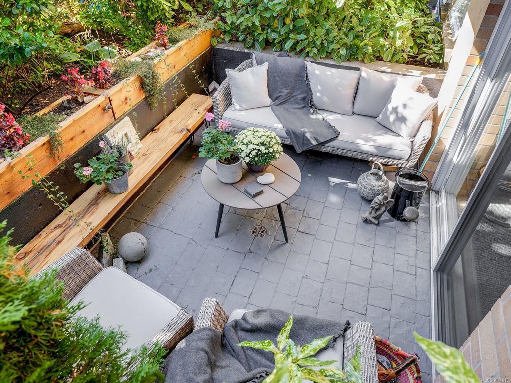 listing image 16047948083603920216