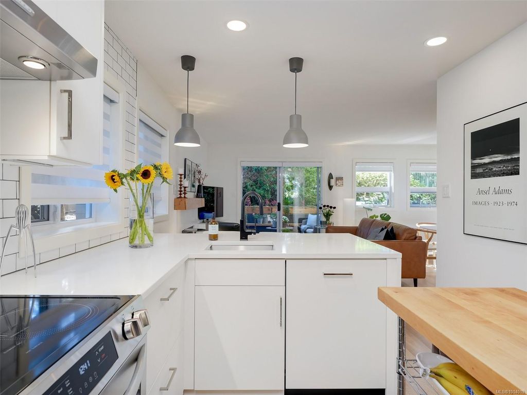 listing image 16047544801729920122