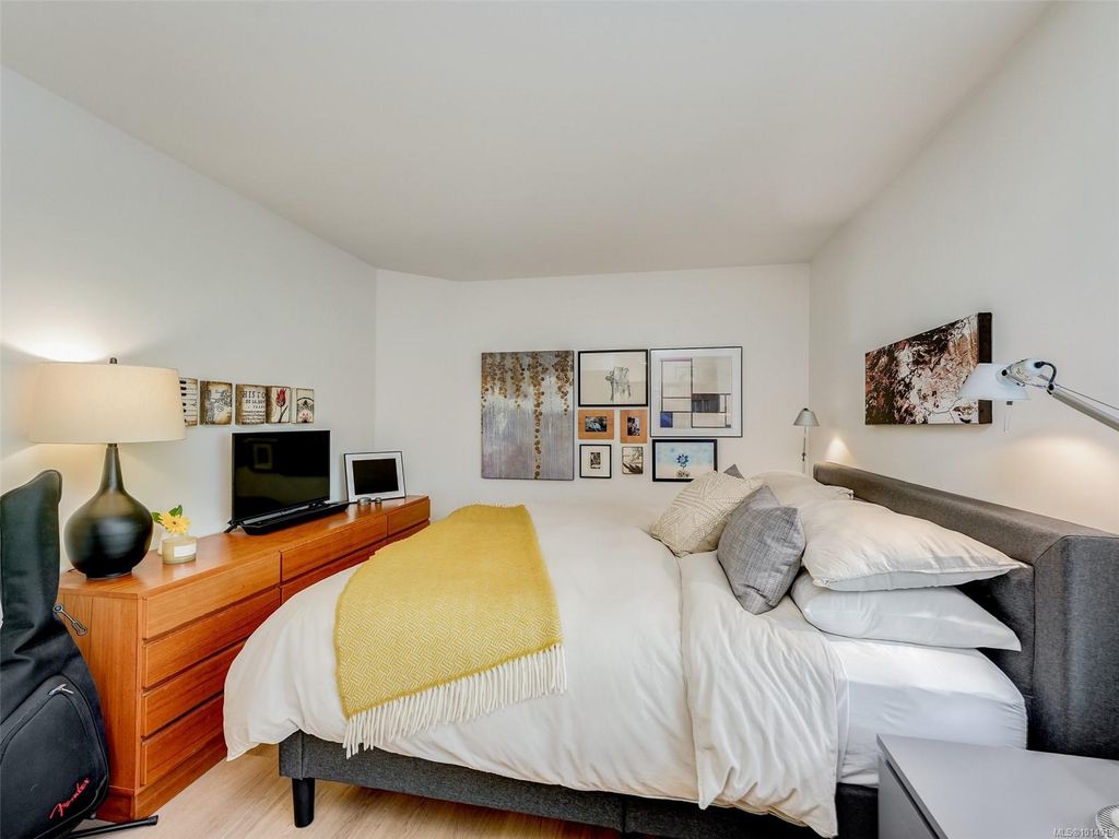 listing image 16045456806235555215