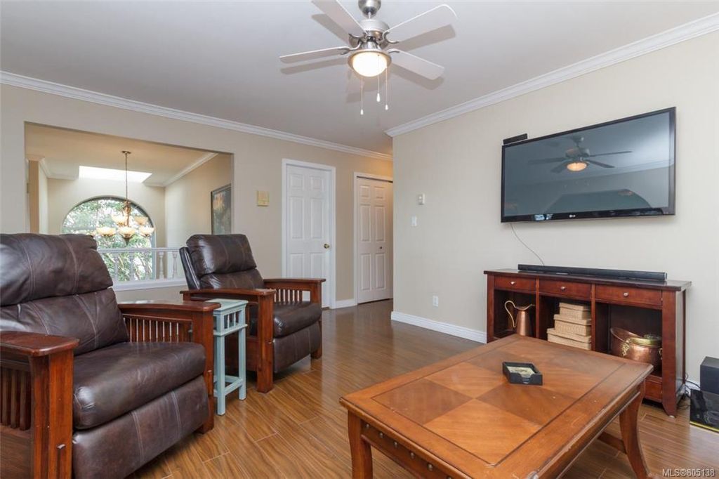 listing image 16048944804609643032