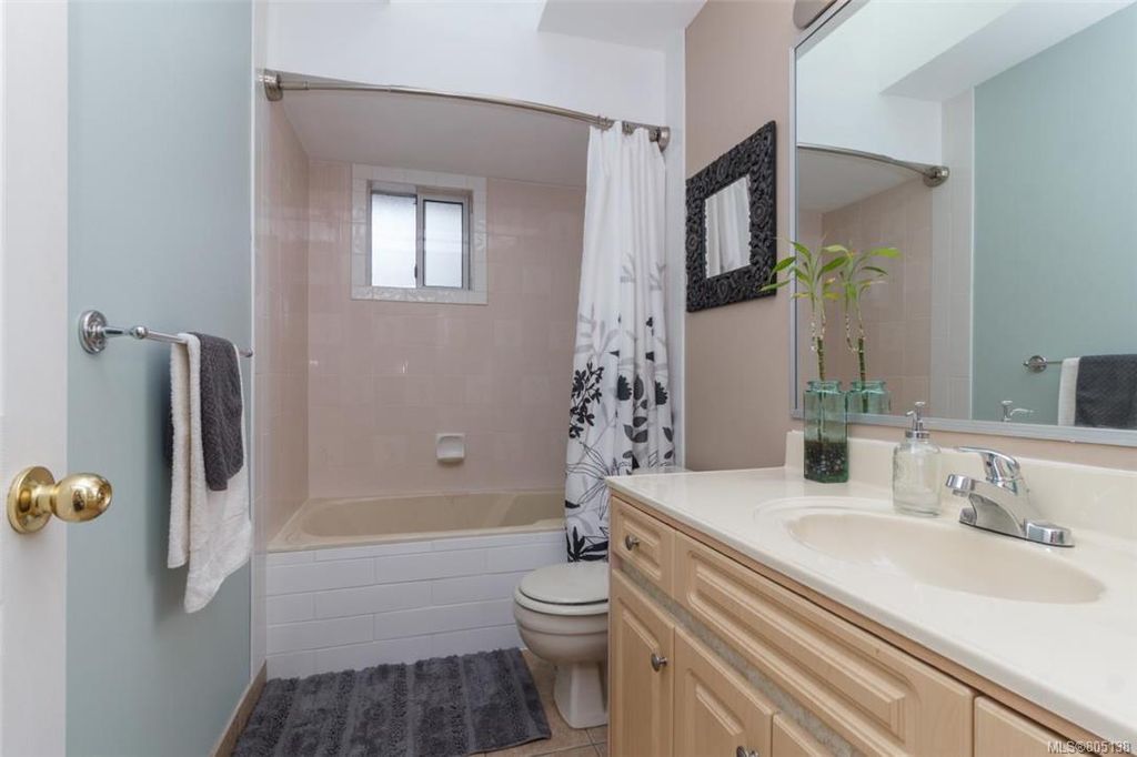 listing image 16045016257917763374
