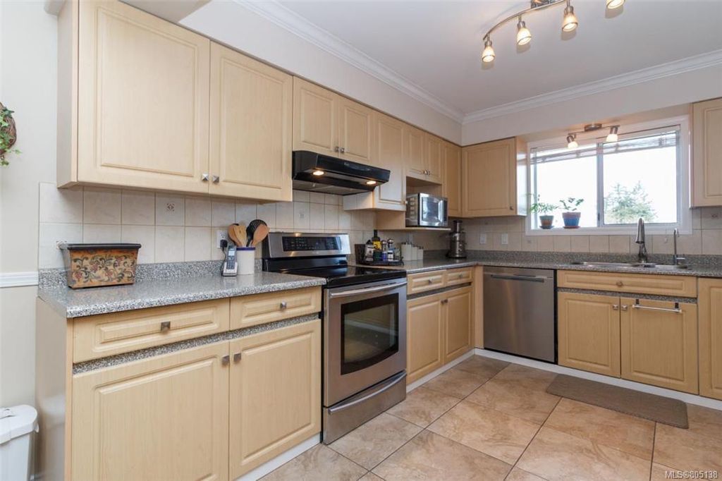 listing image 16047437517098640081