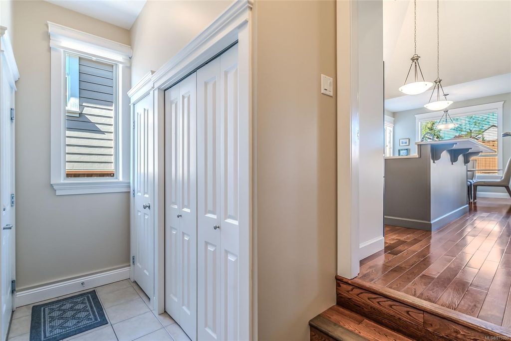 listing image 16045662460521723058