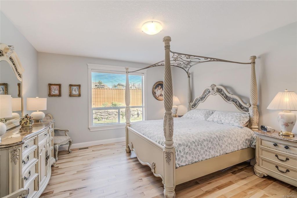 listing image 16043875562742040977