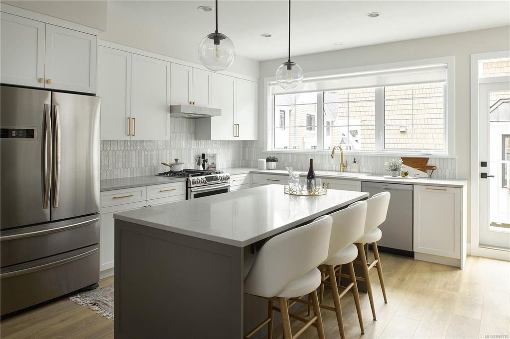 listing image 16040385953372479662