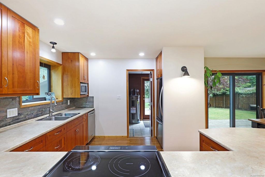 listing image 16040775150489699018